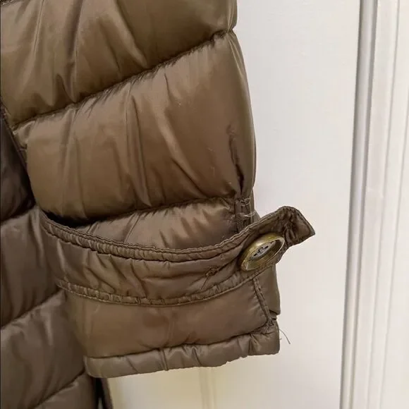 Burberry
Ashwick Puffer Coat w/ Detachable Hooded jacket - Picture 6 of 11